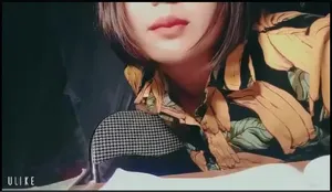 我一边学习一边炫耀我的辫子。